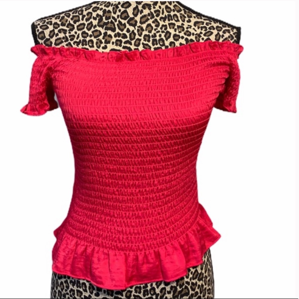 NWT GUESS | off the shoulder top frilled hem